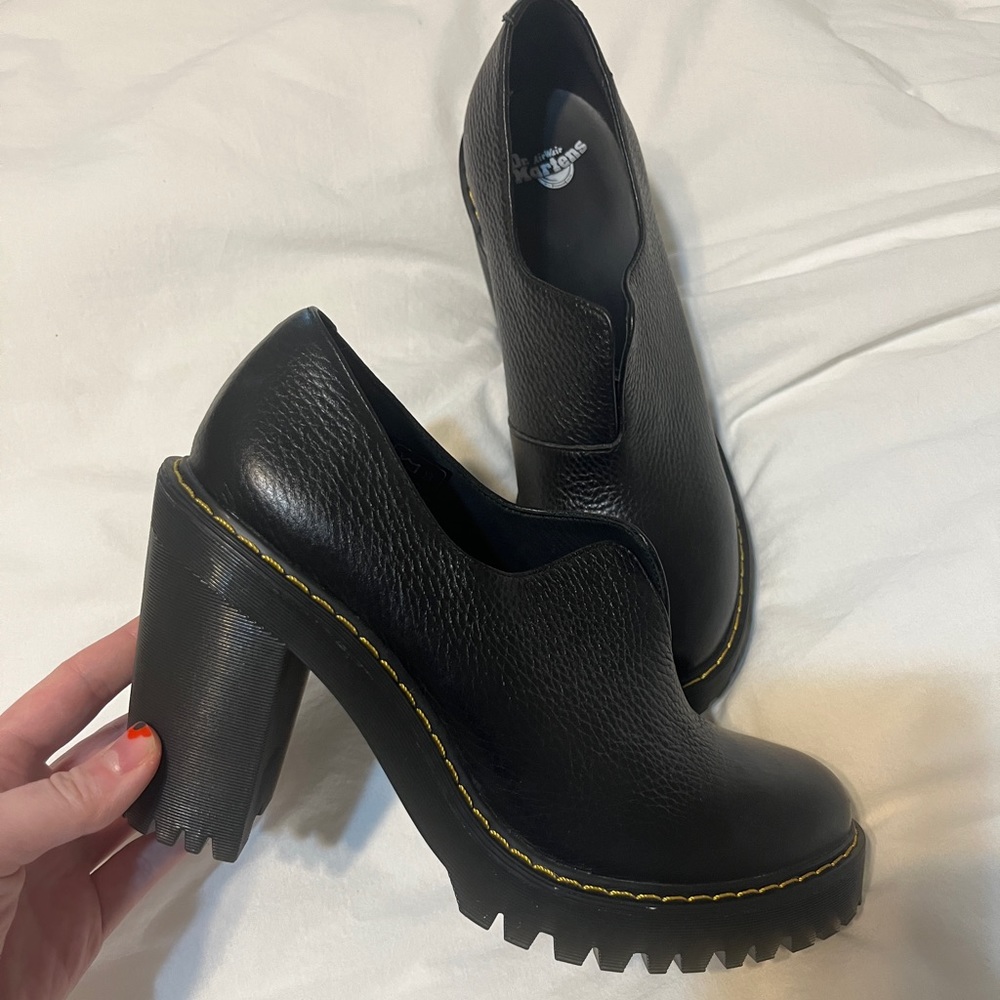 NWOT Dr Marten Cordelia booties